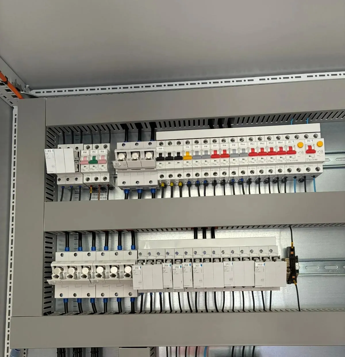 Budowa i montaż rozdzielnicy elektrycznej