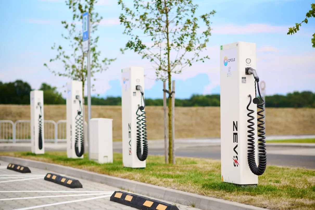 Budowa i montaż stacji ładowania pojazdów