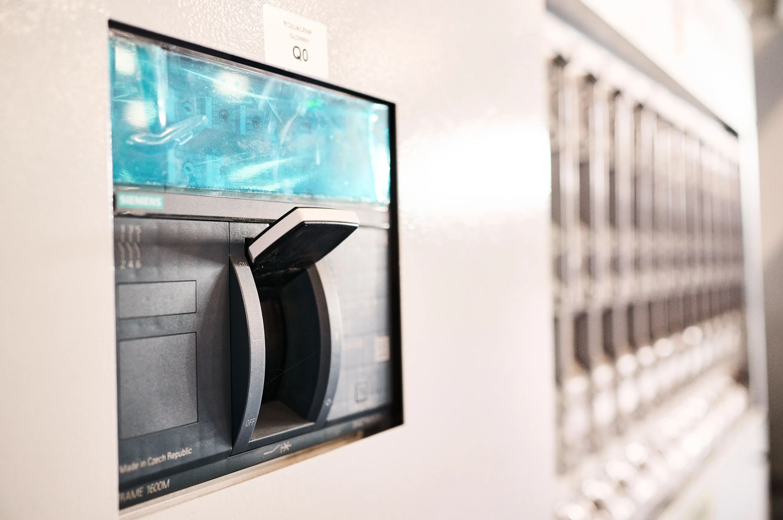 Kontrola głównego wyłącznika prądu